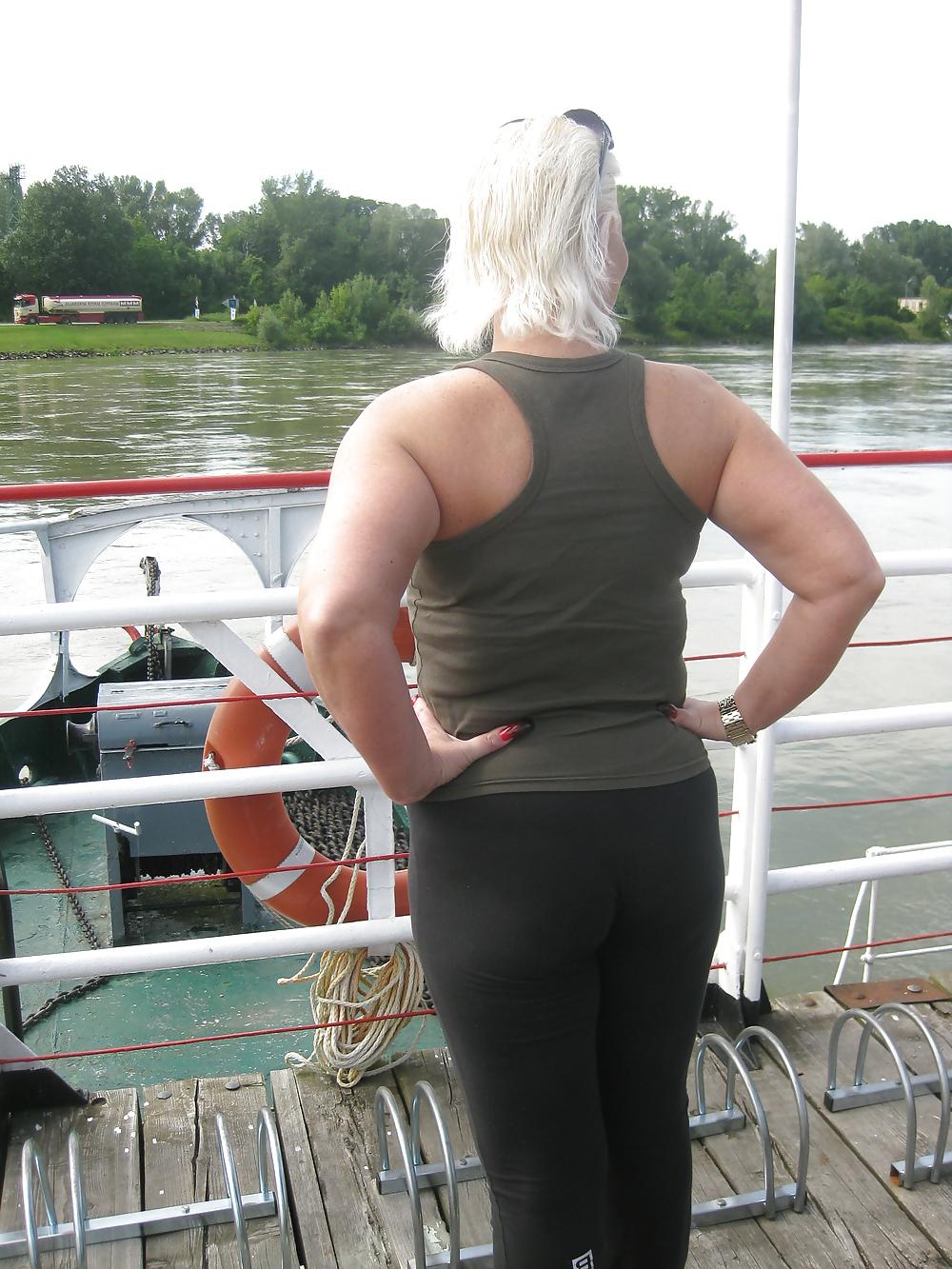 20P Gina White Holiday Pic special