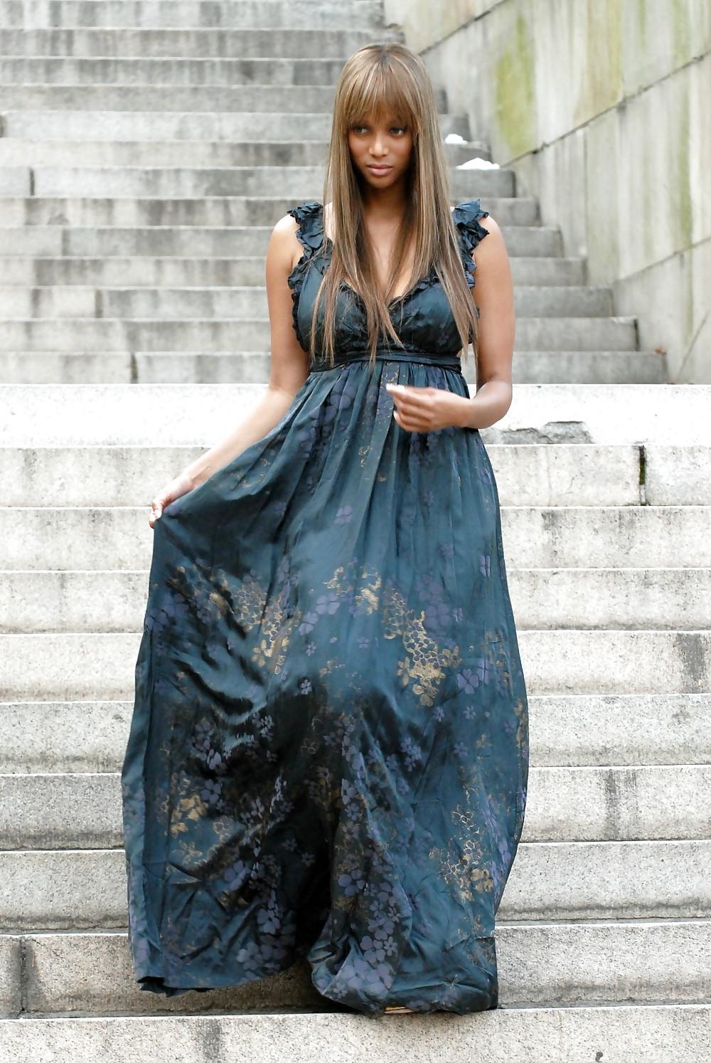 16P Tyra Banks does a photoshoot in Central Park