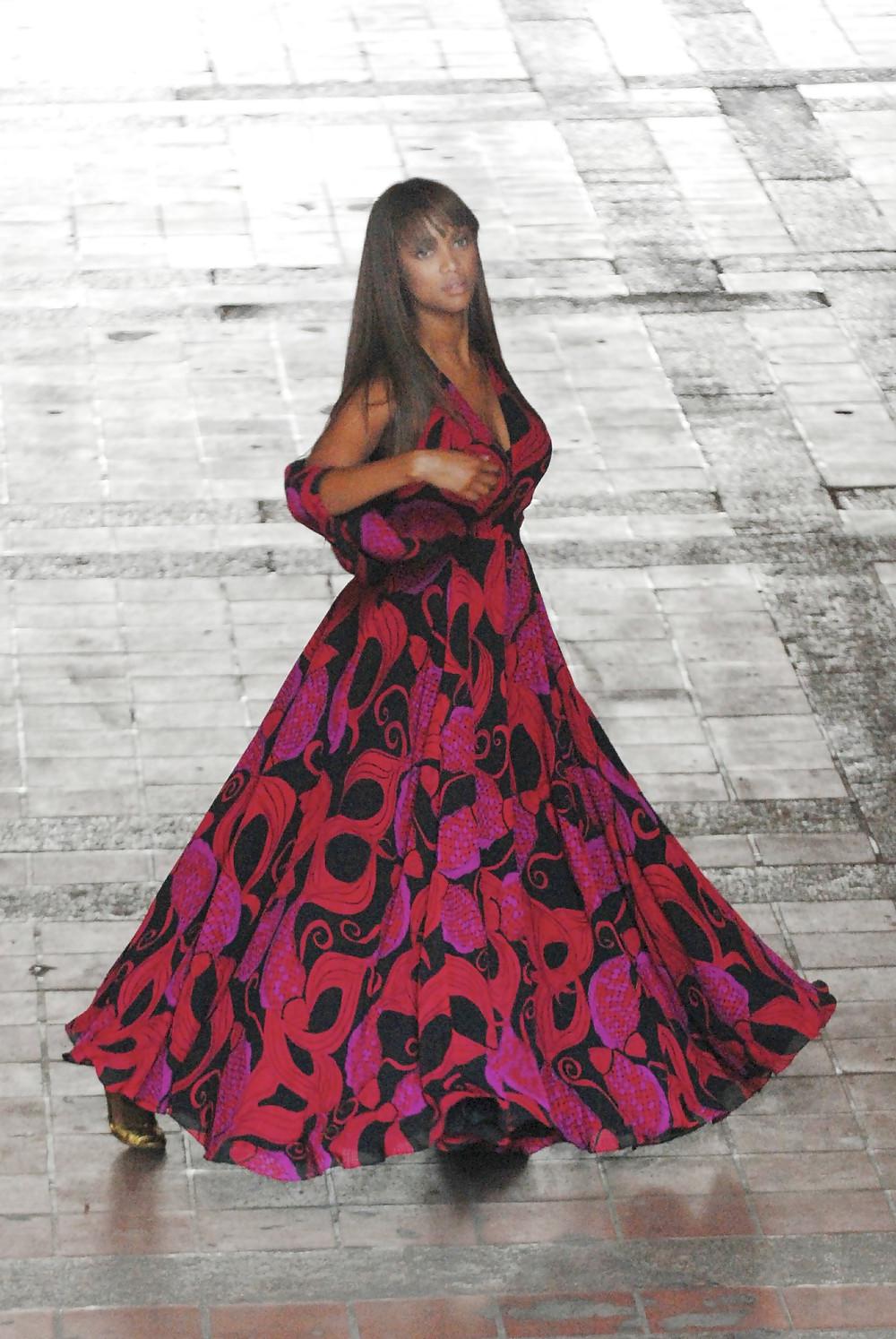 16P Tyra Banks does a photoshoot in Central Park