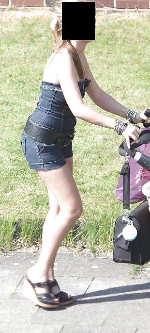 4P Voyeured hot young mom