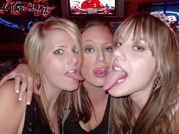 25P Long tongues