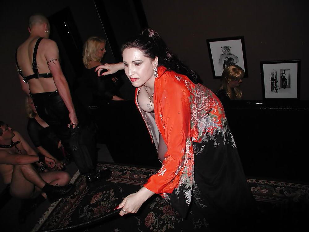 8P Underground slave party 
