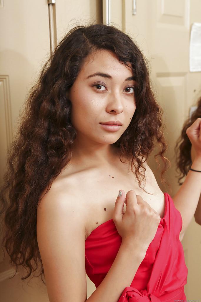 16P Buff Asian brunette Anika Love does a few good things to her cunny