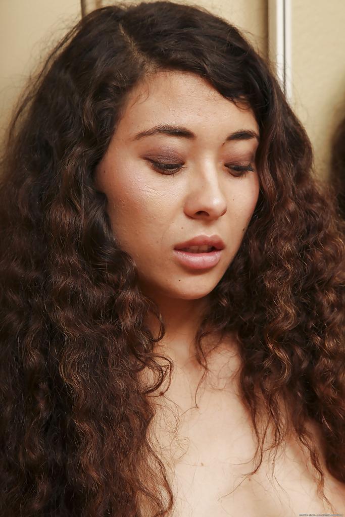 16P Buff Asian brunette Anika Love does a few good things to her cunny