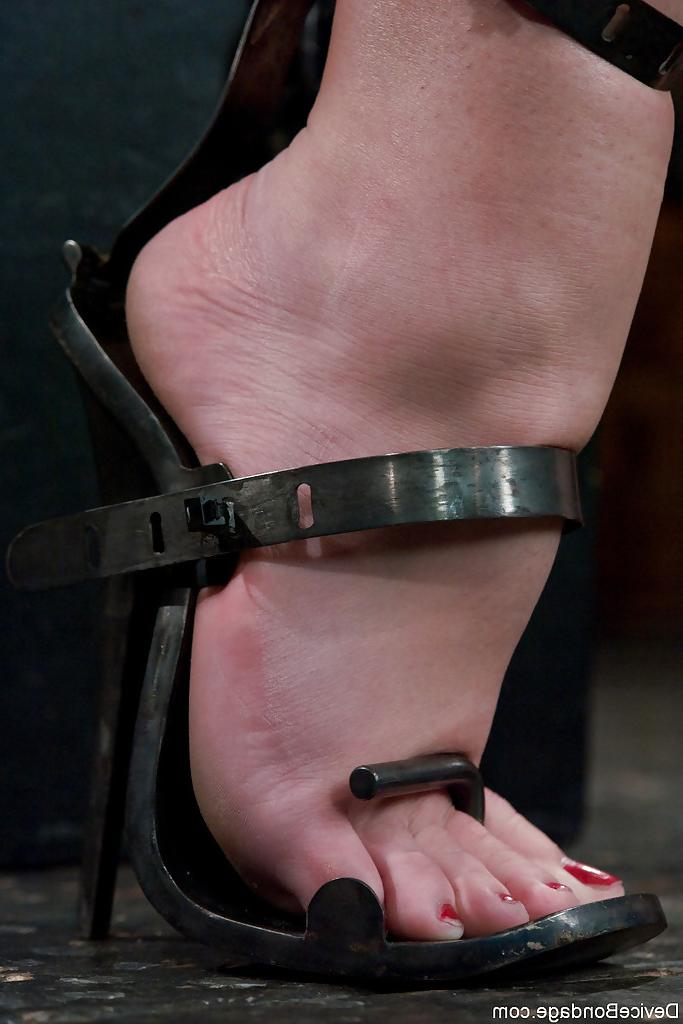 16P India Summer and Brooke Lee Adams are forced into lesbian sex in bondage