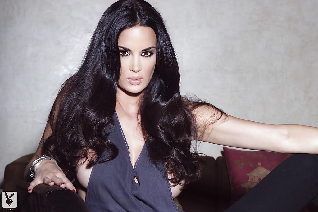 16P Raven-haired bombshell slowly uncovering her jaw-dropping sexy curves