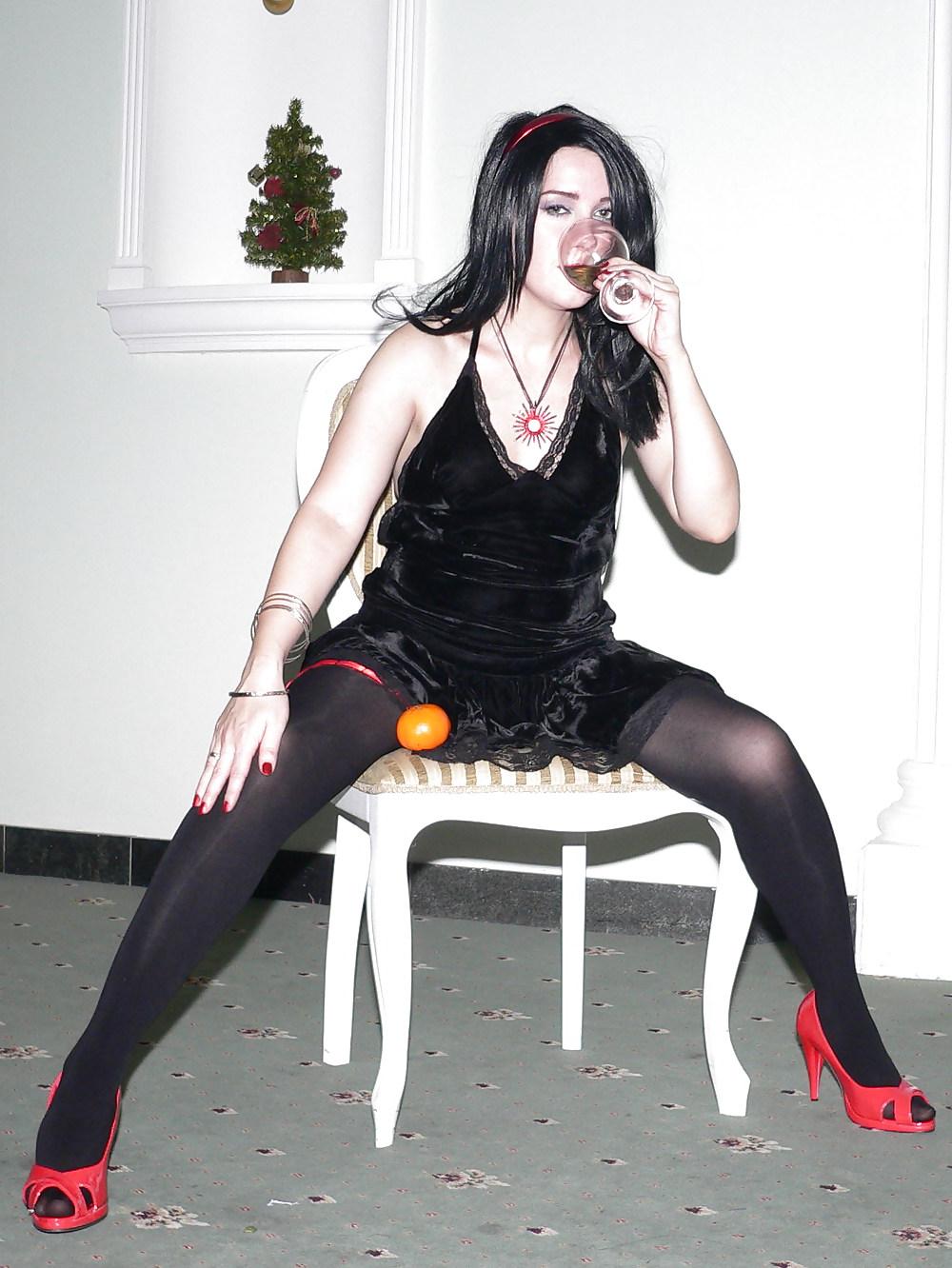 23P Slaves send me a photo where you lick my feet.