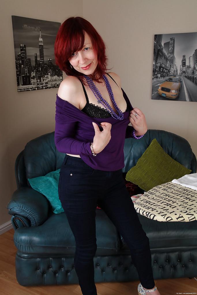 16P Redheaded milf babe Scarlet Rose is showing her fantastic panties