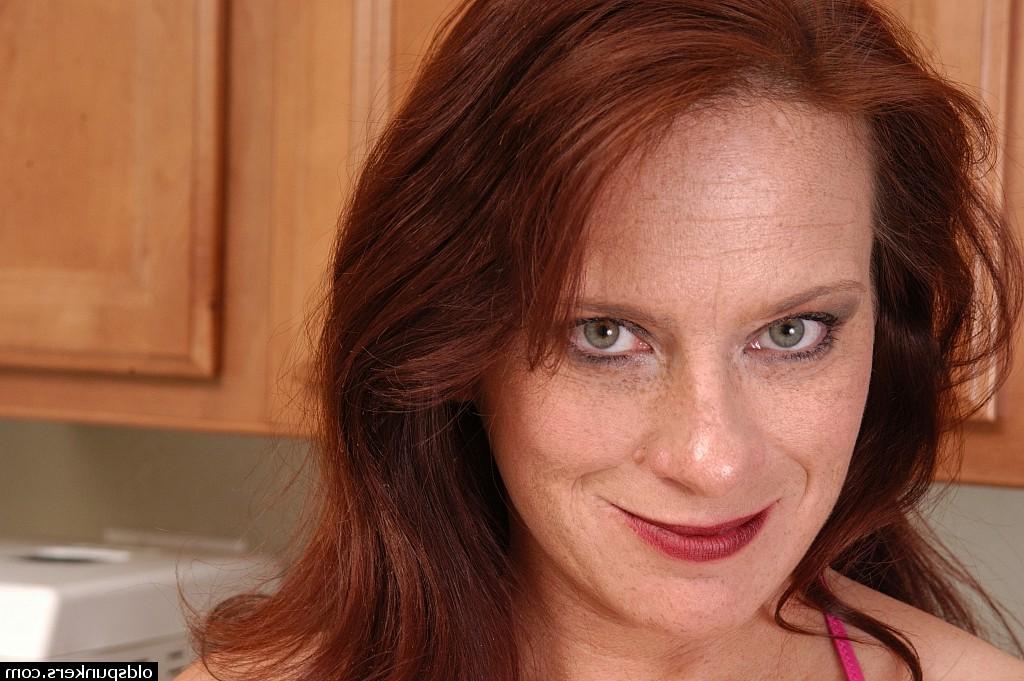 16P Older woman Tasia spreading her pink pussy lips in the kitchen