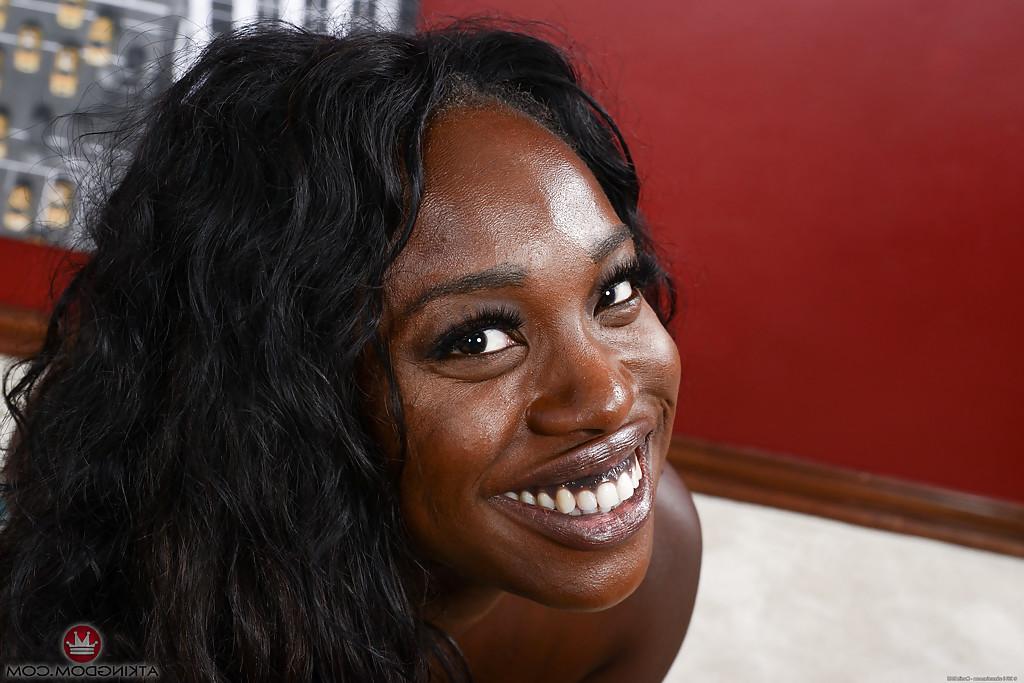 16P Amateur ebony teen Black Dahlia spreads pussy to reveal her fine hole
