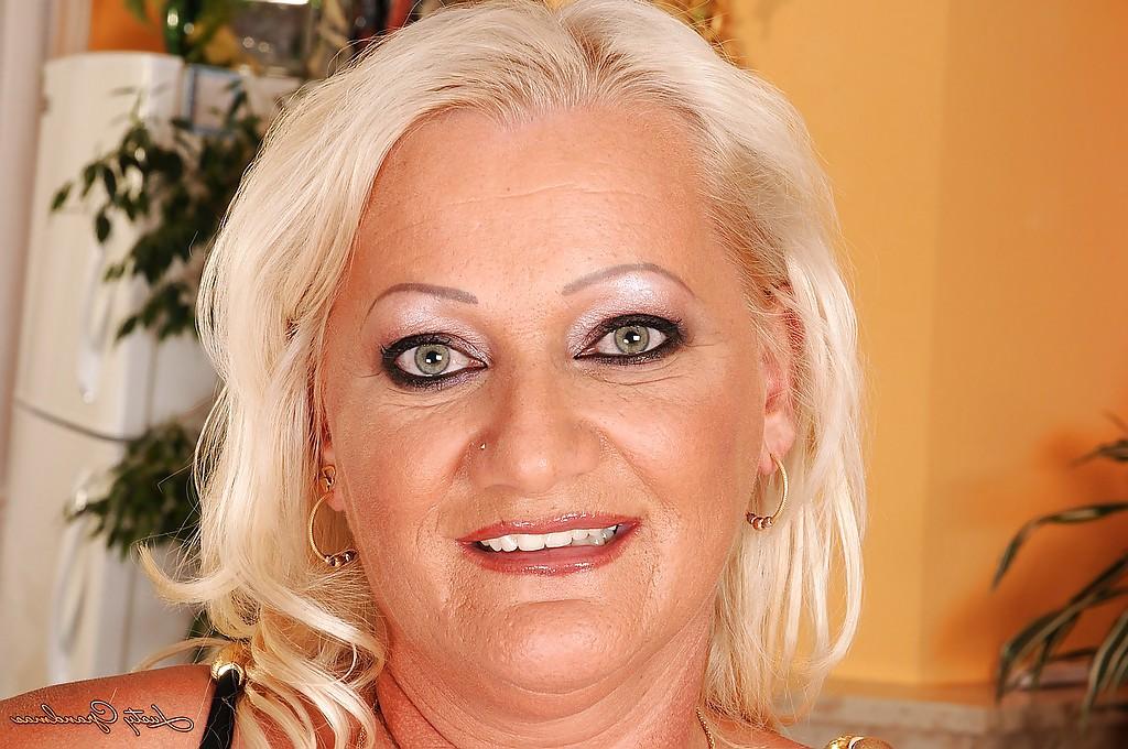 16P Buxom granny stripping and showing off her shaved gloryhole