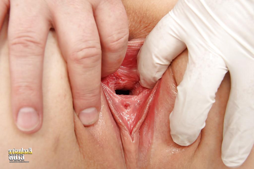 16P Adele Sunshine and her doctor demonstrate a nice fetish scene