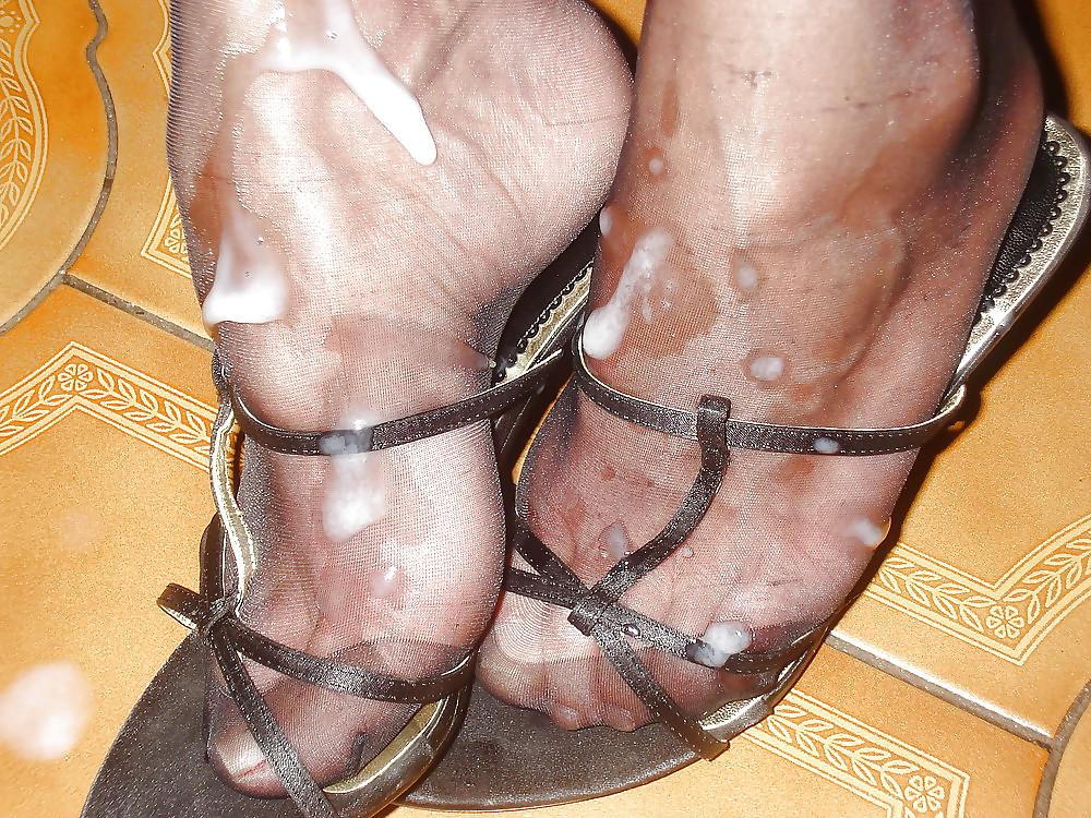 18P Lick me clean me, slave !