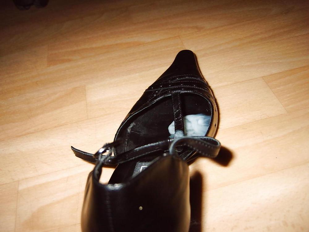 18P Lick me clean me, slave !