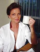 25P Deauxma  Relaxing at home