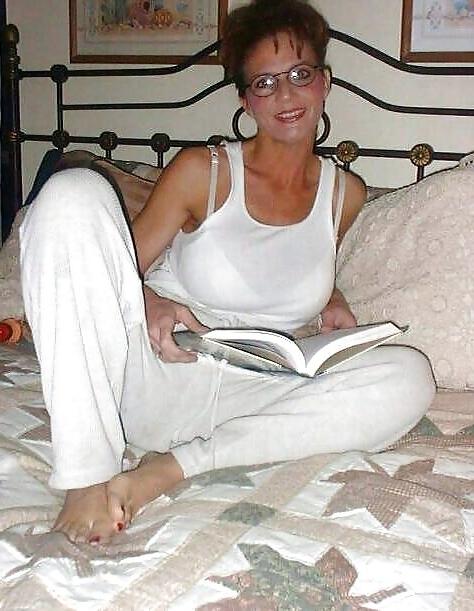 25P Deauxma  Relaxing at home