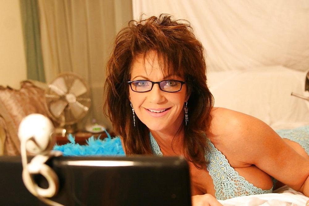 25P Deauxma  Relaxing at home