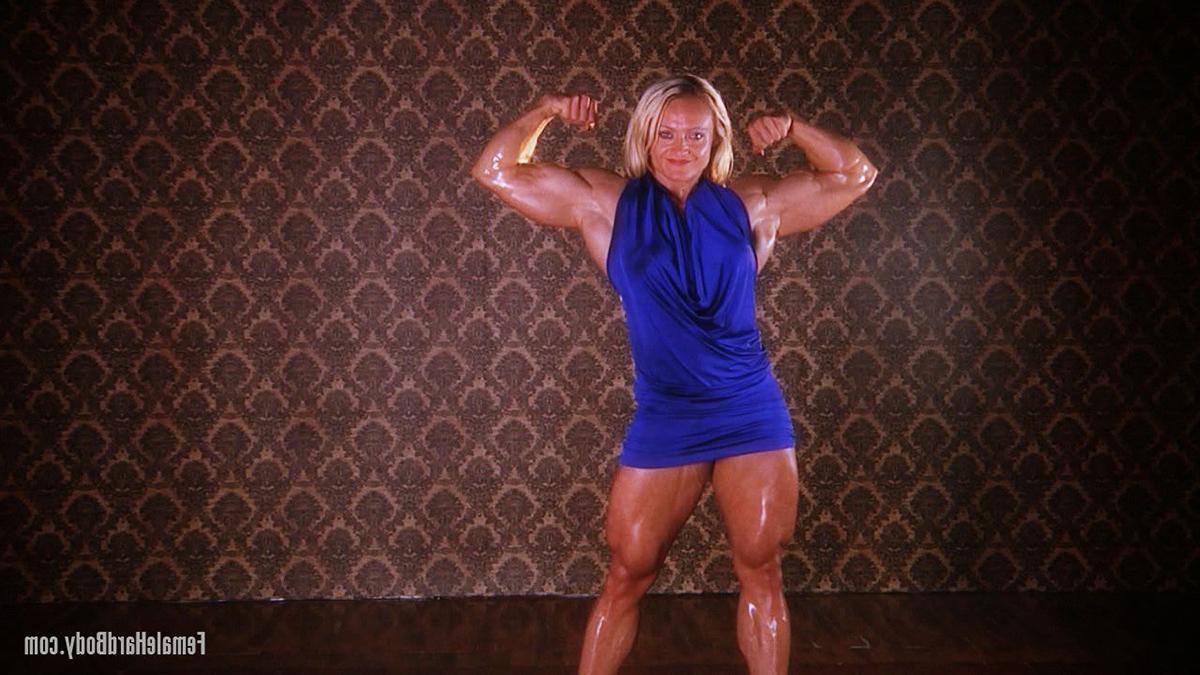 15P Non nude blonde bodybuilder Brigita Brezovac oils up for candid shoot