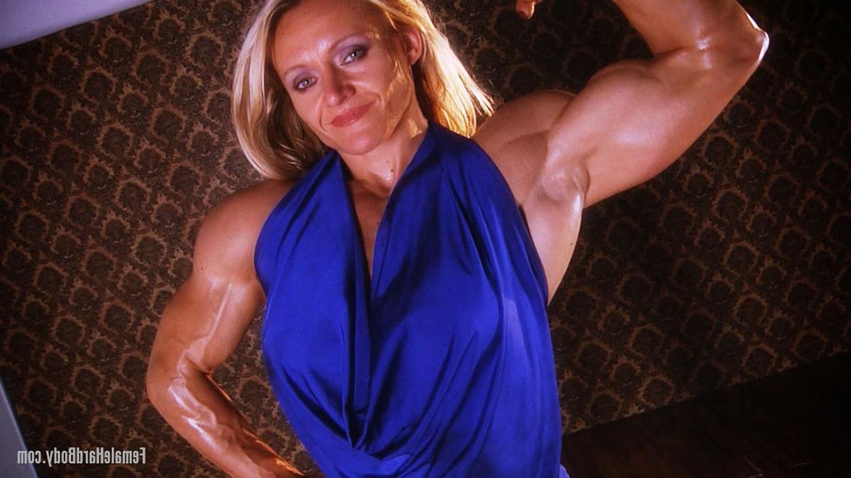 15P Non nude blonde bodybuilder Brigita Brezovac oils up for candid shoot