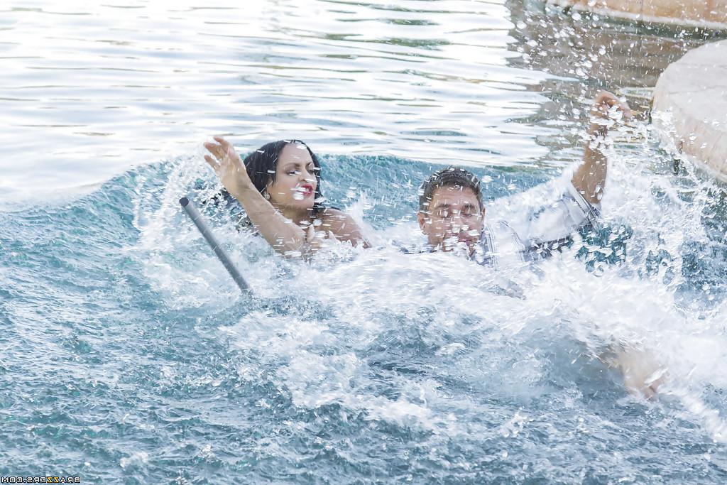 16P Latina brunette Kimberly Kendal has her ass fucked in a huge pool