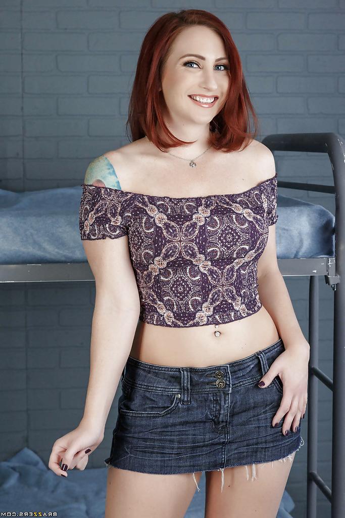 16P Redhead mom Sophia Locke spreading her perfectly shaved vagina