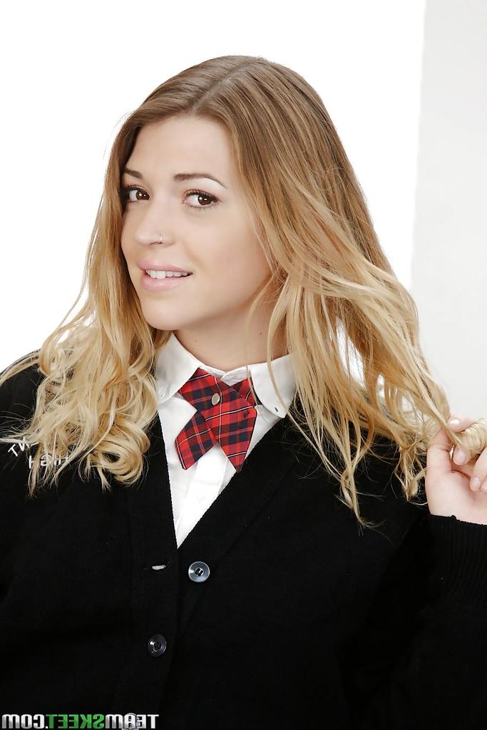 16P Teen schoolgirl Jenna Ashley is demonstrating her tight asshole