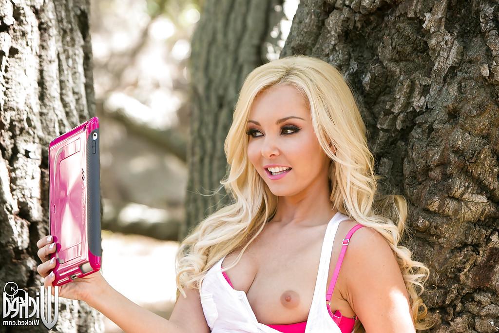 16P Blonde pornstar Aaliyah Love is demonstrating her spicy boobies