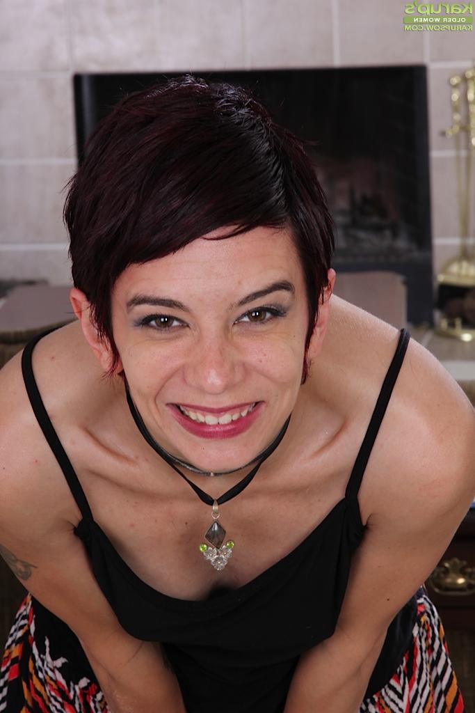 16P Short haired mom Nikki Lee strips off top to expose tiny tits