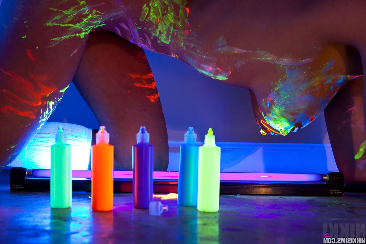 15P Amateur blonde Nikki Sims in sexy panties with hot glowing nipples