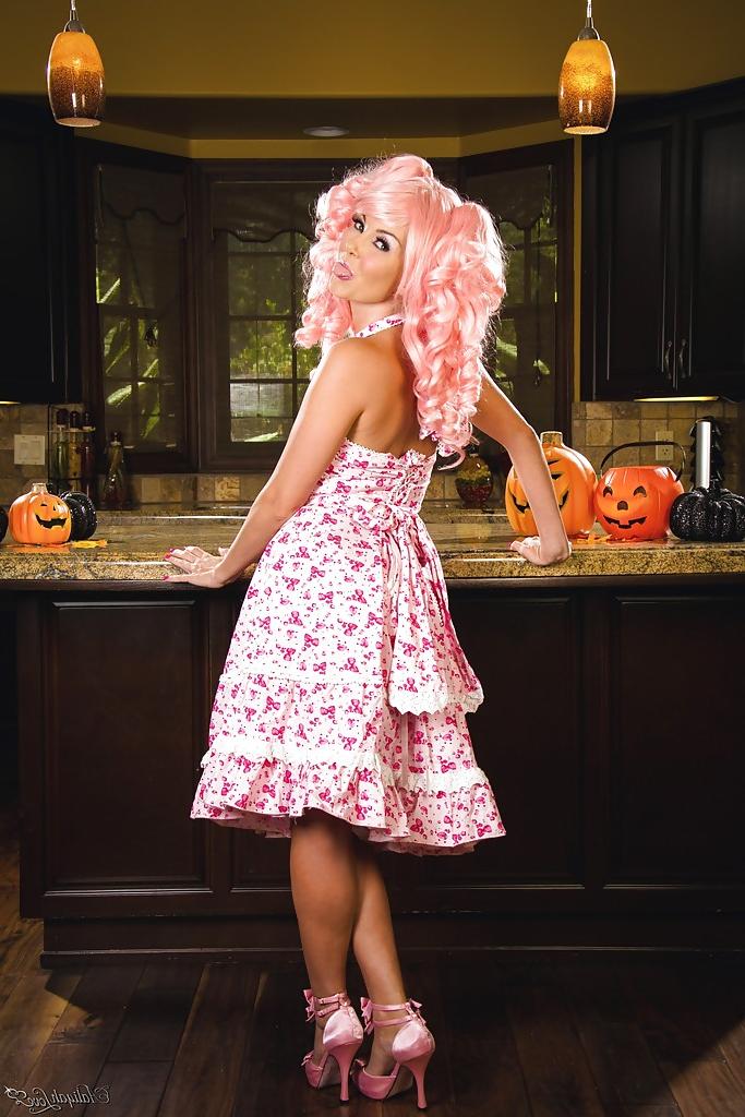 16P Amateur pornstar Aaliyah Love is showing her tiny tits and sexy pink wig