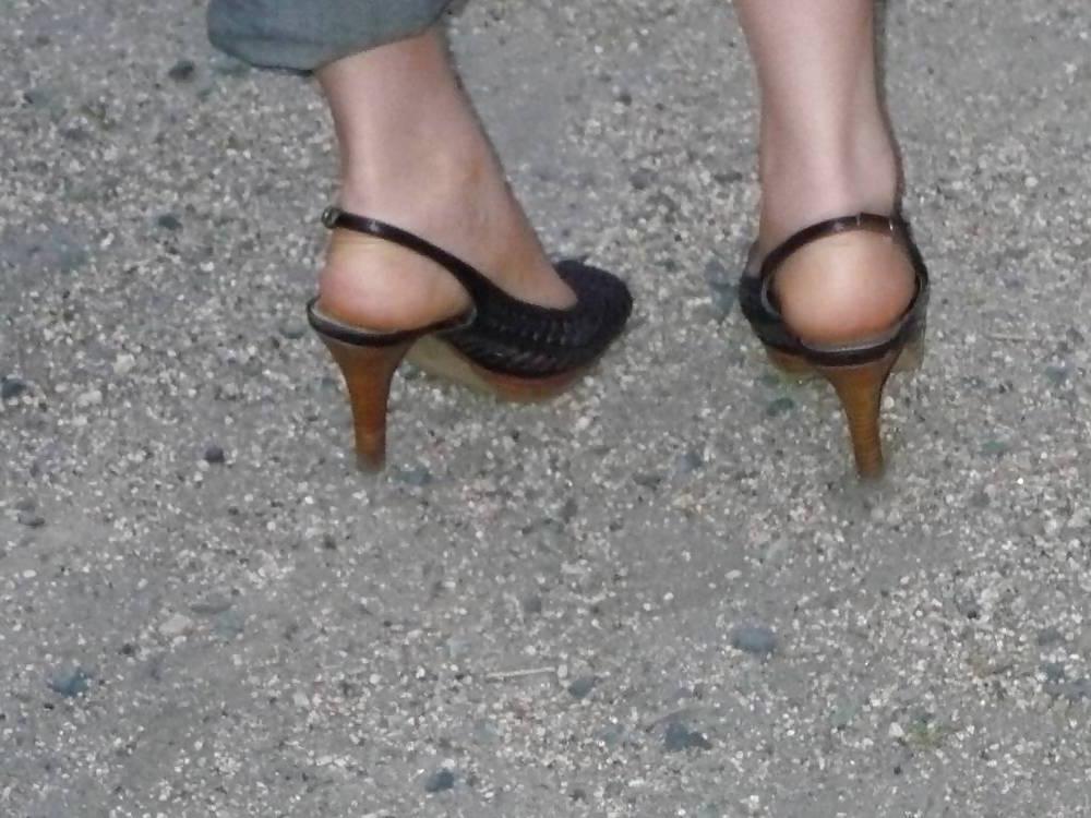 12P Japanese Candids - Feet on the Street 09
