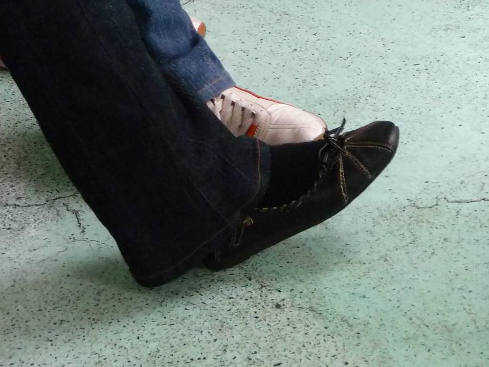 12P Japanese Candids - Feet on the Street 09
