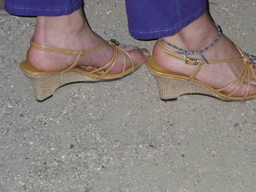12P Japanese Candids - Feet on the Street 09