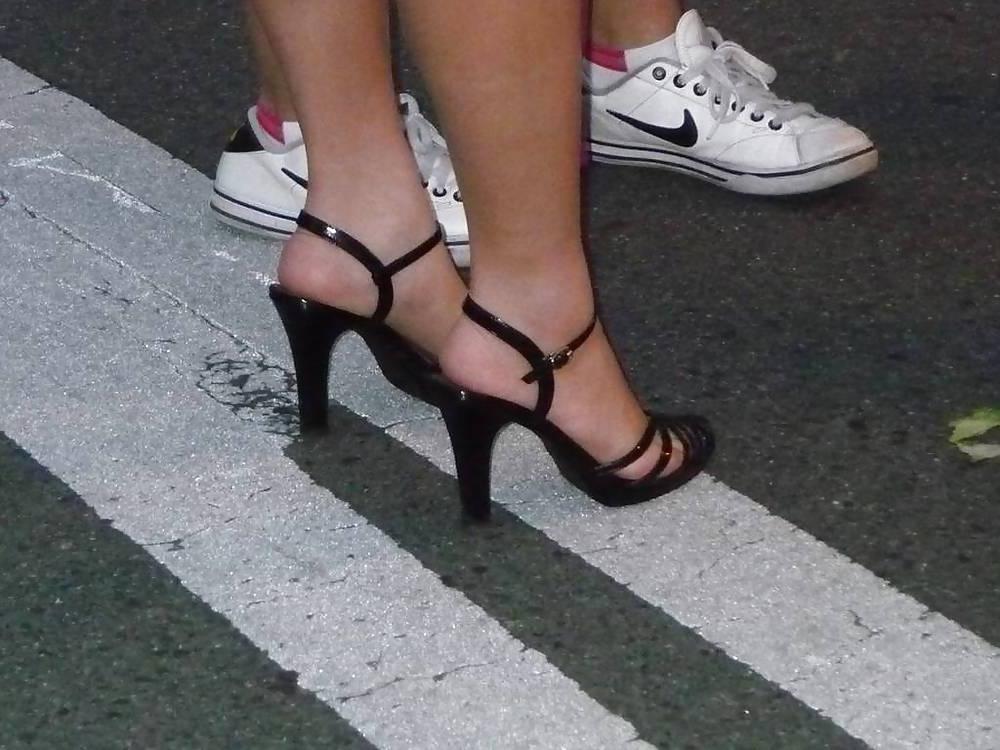 12P Japanese Candids - Feet on the Street 09