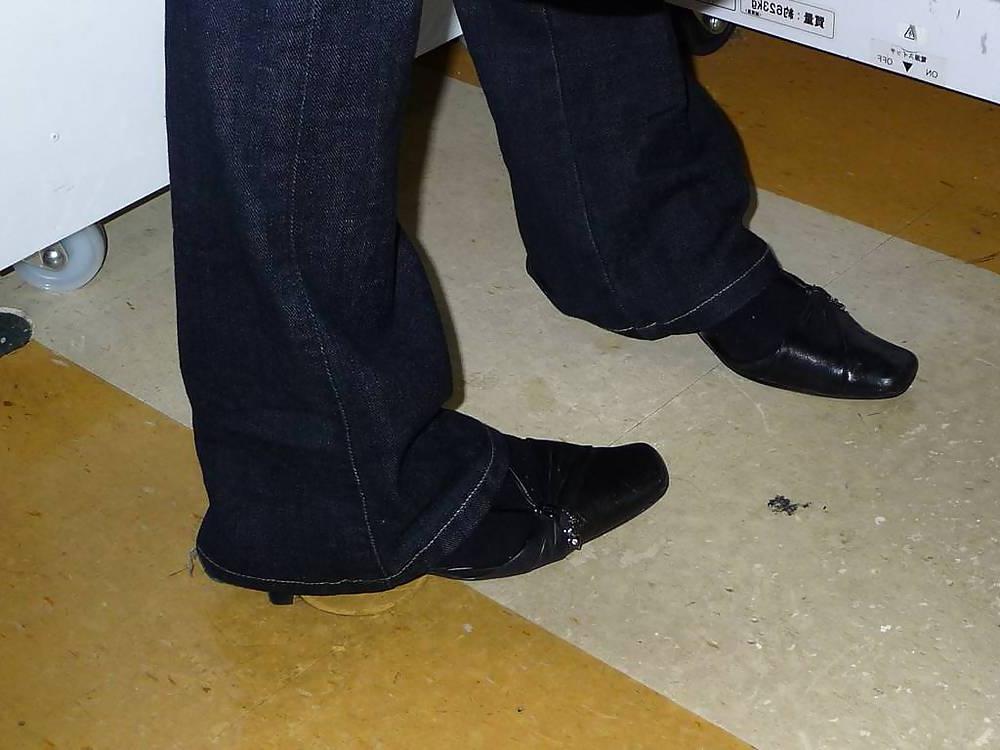 12P Japanese Candids - Feet on the Street 09