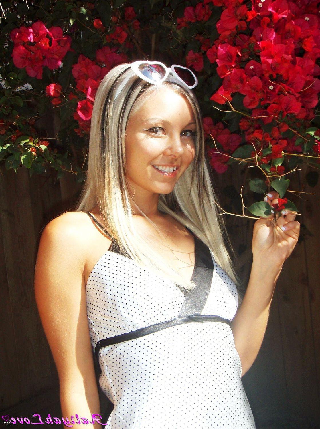 20P Pictures of teen star Aaliyah Love having some fun in the sun