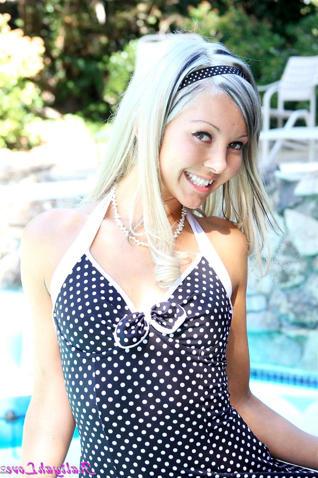 18P Pictures of teen hottie Aaliyah Love pleasuring her hot pink pussy