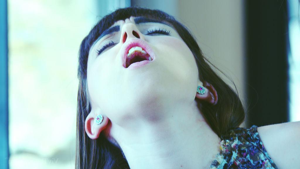 16P Horny girls Alexa and Zoe get each other off in "Servile"