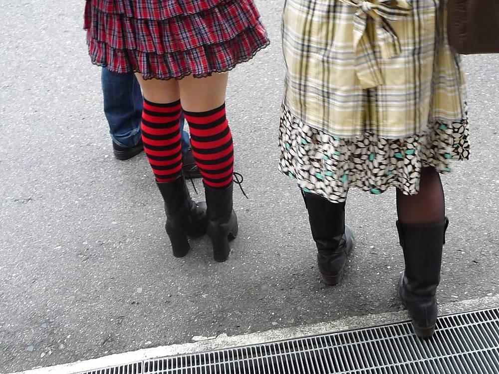 10P Japanese Candids - Feet on the Street 12