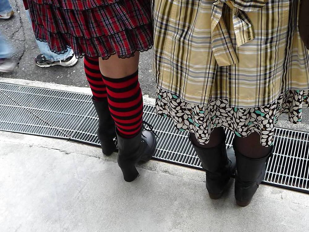 10P Japanese Candids - Feet on the Street 12