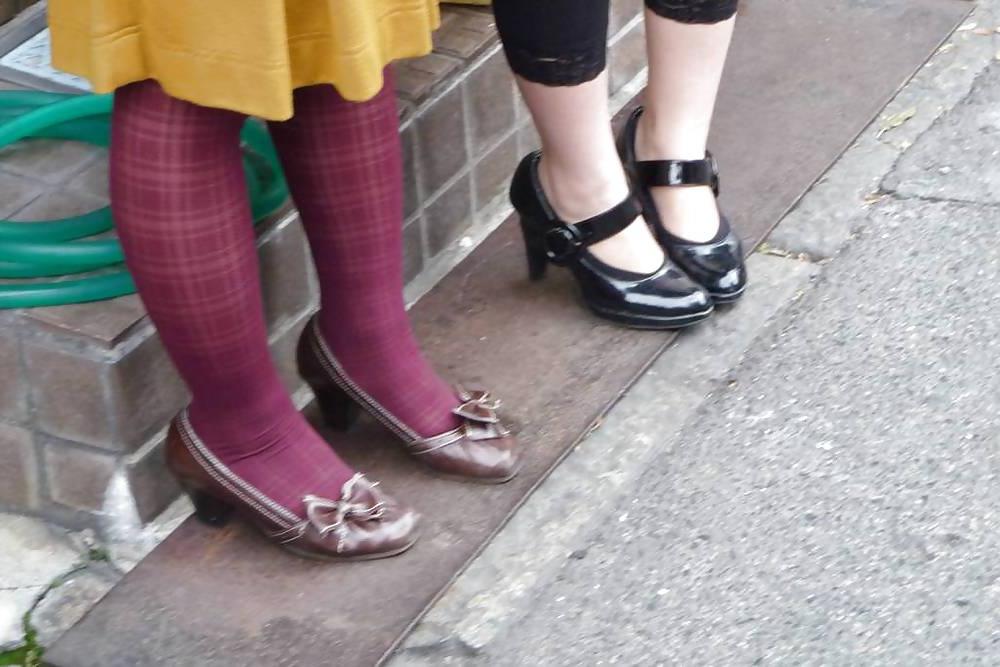 10P Japanese Candids - Feet on the Street 12
