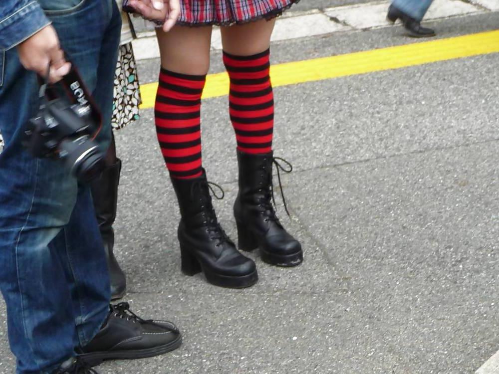 10P Japanese Candids - Feet on the Street 12