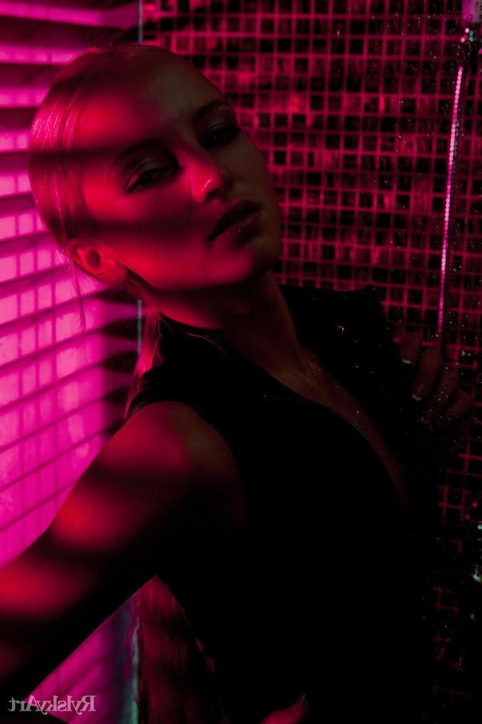 16P Blonde babe Alysha invites you to take a hot shower with her