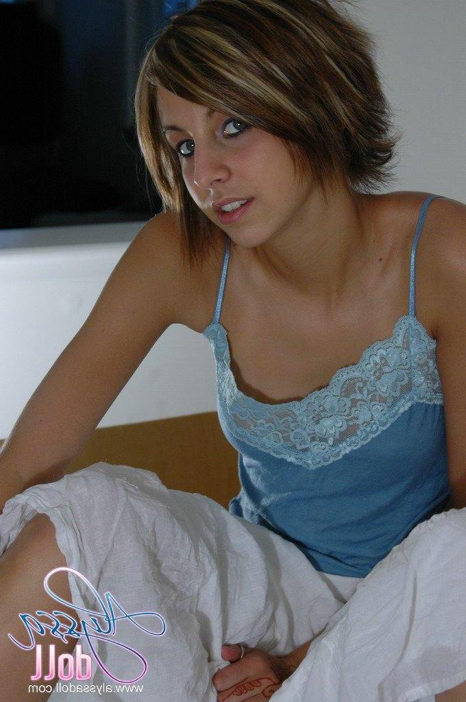 16P Pictures of Alyssa Doll taking off her shirt