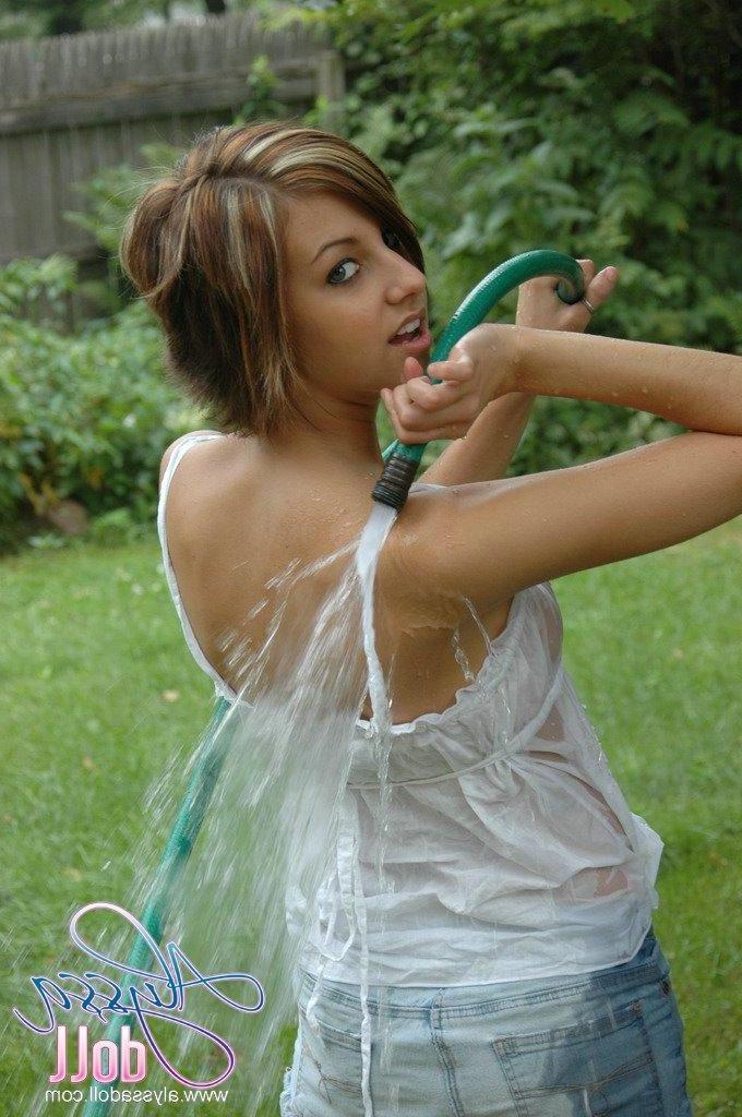 15P Pictures of Alyssa Doll getting herself all wet