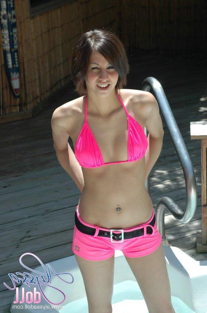 15P Pictures of Alyssa Doll going for a swim