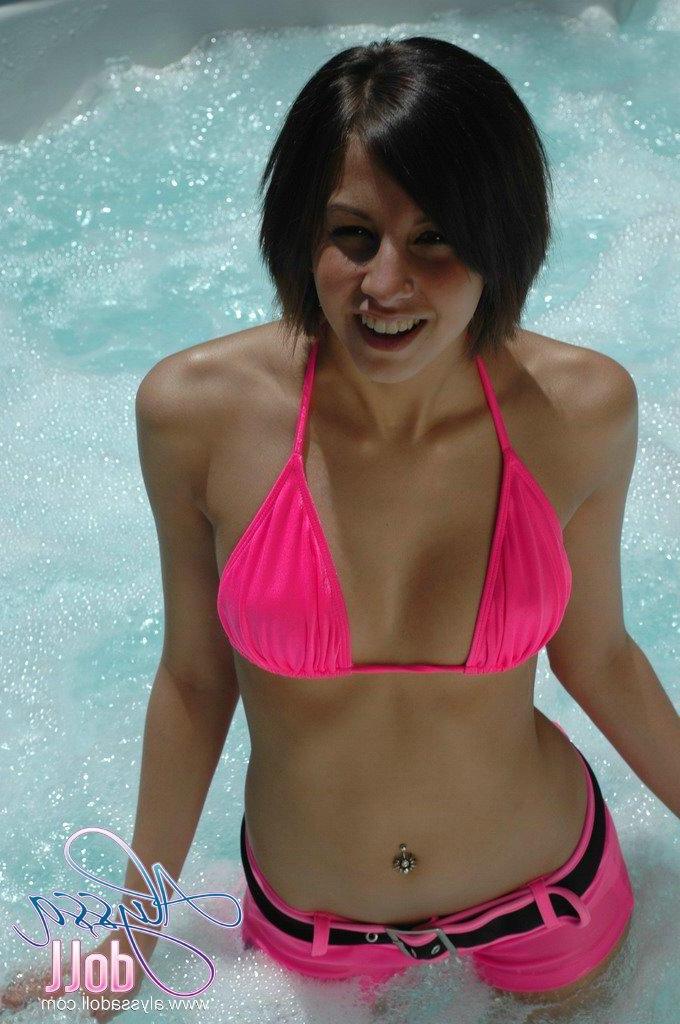 15P Pictures of Alyssa Doll going for a swim