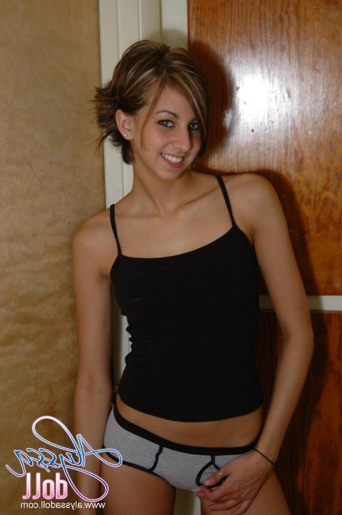 15P Pictures of Alyssa Doll taking off her top