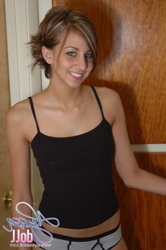 15P Pictures of Alyssa Doll taking off her top