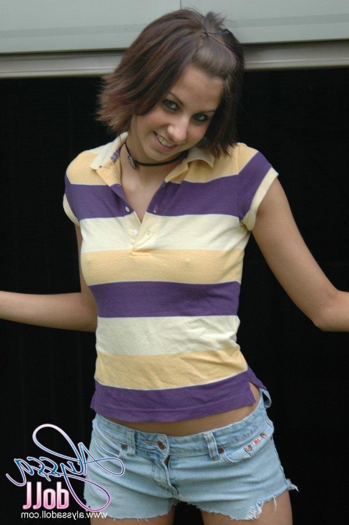 15P Pictures of Alyssa Doll flashing her tits outside